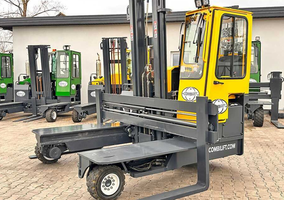 Combilift C4500 / DUPLEX / 4050MM / DIESEL / WIDE POSITIONER / FREE LIFT / SIDESHIFT / LIKE NEW - משאית הגעה ב-4 דרכים: תמונה 1 Combilift C4500 / DUPLEX / 4050MM / DIESEL / WIDE POSITIONER / FREE LIFT / SIDESHIFT / LIKE NEW - משאית הגעה ב-4 דרכים: תמונה 1