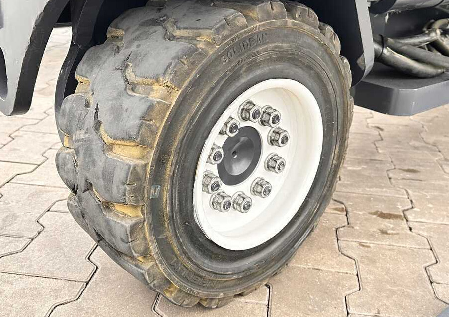 Combilift C4500 / DUPLEX / 4050MM / DIESEL / WIDE POSITIONER / FREE LIFT / SIDESHIFT / LIKE NEW - משאית הגעה ב-4 דרכים: תמונה 3 Combilift C4500 / DUPLEX / 4050MM / DIESEL / WIDE POSITIONER / FREE LIFT / SIDESHIFT / LIKE NEW - משאית הגעה ב-4 דרכים: תמונה 3