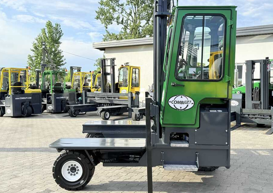 Combilift C5000XL / DIESEL / DUPLEX - 4000MM / WIDE FORK POSITIONER 3350MM / FULL HEATED CABIN / ONLY 6453 HOURS / CONDITION - LIKE NEW! - משאית הגעה ב-4 דרכים: תמונה 2 Combilift C5000XL / DIESEL / DUPLEX - 4000MM / WIDE FORK POSITIONER 3350MM / FULL HEATED CABIN / ONLY 6453 HOURS / CONDITION - LIKE NEW! - משאית הגעה ב-4 דרכים: תמונה 2