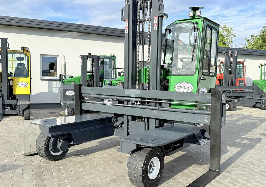Combilift C5000XL / DIESEL / DUPLEX - 4000MM / WIDE FORK POSITIONER 3350MM / FULL HEATED CABIN / ONLY 6453 HOURS / CONDITION - LIKE NEW! - משאית הגעה ב-4 דרכים: תמונה 4 Combilift C5000XL / DIESEL / DUPLEX - 4000MM / WIDE FORK POSITIONER 3350MM / FULL HEATED CABIN / ONLY 6453 HOURS / CONDITION - LIKE NEW! - משאית הגעה ב-4 דרכים: תמונה 4