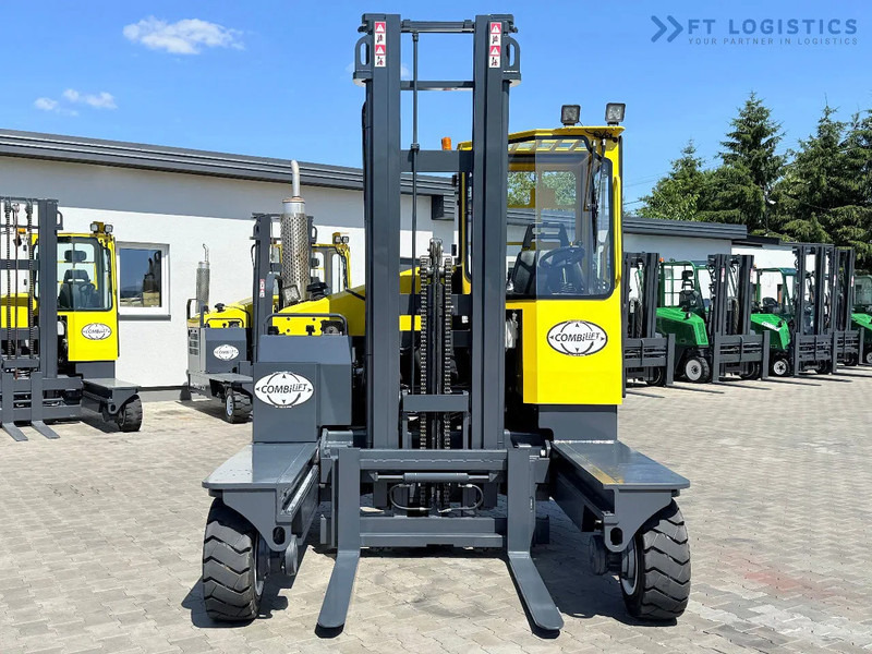 Combilift C5000XL / GAS / DUPLEX / 4500MM / FREE LIFT / SIDESHIFT / FORK POSITIONER / XL CABIN / NEW TYRES C5000XL / GAS / DUPLEX / 4500MM - משאית הגעה ב-4 דרכים: תמונה 5 Combilift C5000XL / GAS / DUPLEX / 4500MM / FREE LIFT / SIDESHIFT / FORK POSITIONER / XL CABIN / NEW TYRES C5000XL / GAS / DUPLEX / 4500MM - משאית הגעה ב-4 דרכים: תמונה 5