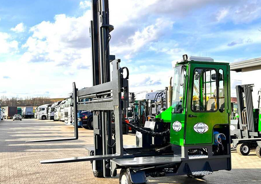 משאית הגעה ב-4 דרכים Combilift C5000XL / LPG / AIR CONDITIONING / WIDE POSITIONER / DUPLEX MAST / ADJUSTABLE FORKS / NEW TIRES / EXCELLENT CONDITION!: תמונה 17