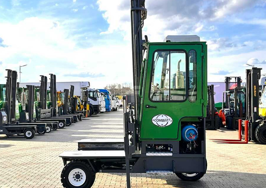 Combilift C5000XL / LPG / AIR CONDITIONING / WIDE POSITIONER / DUPLEX MAST / ADJUSTABLE FORKS / NEW TIRES / EXCELLENT CONDITION! - משאית הגעה ב-4 דרכים: תמונה 3 Combilift C5000XL / LPG / AIR CONDITIONING / WIDE POSITIONER / DUPLEX MAST / ADJUSTABLE FORKS / NEW TIRES / EXCELLENT CONDITION! - משאית הגעה ב-4 דרכים: תמונה 3