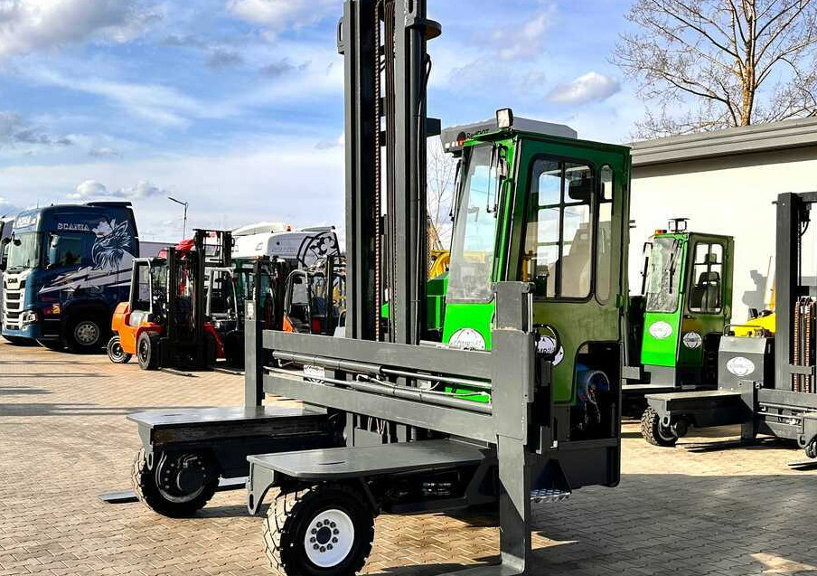 Combilift C5000XL / LPG / AIR CONDITIONING / WIDE POSITIONER / DUPLEX MAST / ADJUSTABLE FORKS / NEW TIRES / EXCELLENT CONDITION! - משאית הגעה ב-4 דרכים: תמונה 3 Combilift C5000XL / LPG / AIR CONDITIONING / WIDE POSITIONER / DUPLEX MAST / ADJUSTABLE FORKS / NEW TIRES / EXCELLENT CONDITION! - משאית הגעה ב-4 דרכים: תמונה 3