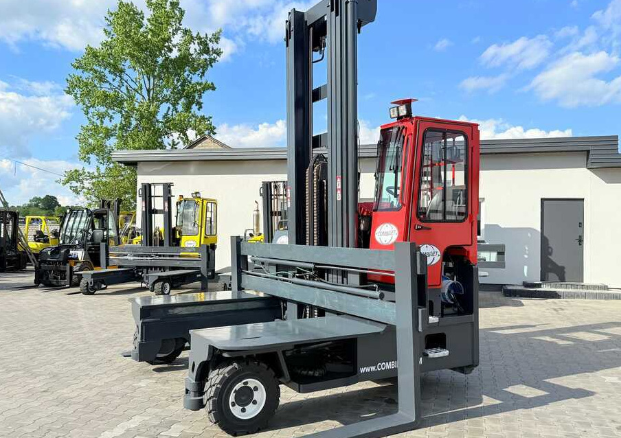 Combilift C8000 / GAS / TRIPLEX 8300 / WIDE FORK POSITIRONER / FREE-LIFT / A comprehensive range of four-way and side-loading forklifts. - משאית הגעה ב-4 דרכים: תמונה 2 Combilift C8000 / GAS / TRIPLEX 8300 / WIDE FORK POSITIRONER / FREE-LIFT / A comprehensive range of four-way and side-loading forklifts. - משאית הגעה ב-4 דרכים: תמונה 2