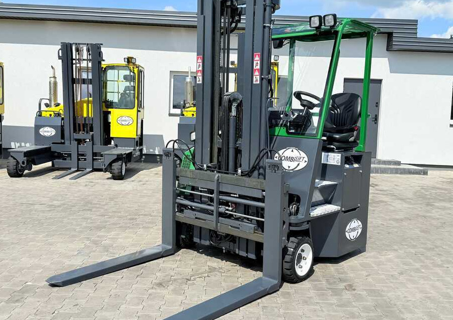 Combilift CB2500 / DIESEL / EXTENDABLE FORKS / TRIPLEX / 5500MM / FREE LIFT / SIDE SHIFT / FORK POSITIONER / LIKE NEW - משאית הגעה ב-4 דרכים: תמונה 1 Combilift CB2500 / DIESEL / EXTENDABLE FORKS / TRIPLEX / 5500MM / FREE LIFT / SIDE SHIFT / FORK POSITIONER / LIKE NEW - משאית הגעה ב-4 דרכים: תמונה 1