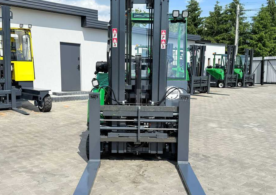 Combilift CB2500 / DIESEL / EXTENDABLE FORKS / TRIPLEX / 5500MM / FREE LIFT / SIDE SHIFT / FORK POSITIONER / LIKE NEW - משאית הגעה ב-4 דרכים: תמונה 3 Combilift CB2500 / DIESEL / EXTENDABLE FORKS / TRIPLEX / 5500MM / FREE LIFT / SIDE SHIFT / FORK POSITIONER / LIKE NEW - משאית הגעה ב-4 דרכים: תמונה 3