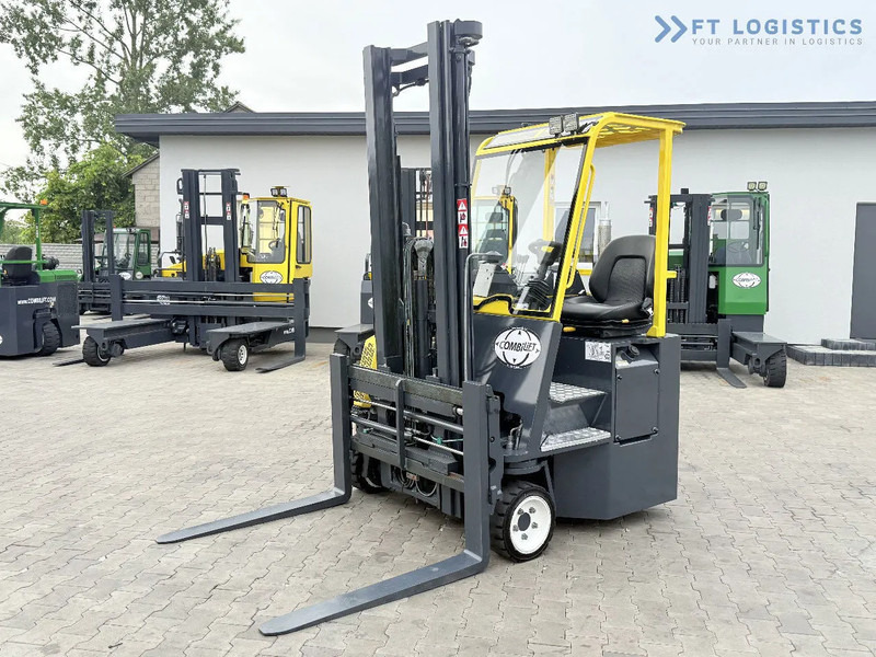 Combilift CB2500 / DUPLEX / 4100MM / DIESEL / FREE LIFT / FORK POSITIONER / SIDE SHIFT / LIKE NEW / Wide range of four-way and side loader - משאית הגעה ב-4 דרכים: תמונה 3 Combilift CB2500 / DUPLEX / 4100MM / DIESEL / FREE LIFT / FORK POSITIONER / SIDE SHIFT / LIKE NEW / Wide range of four-way and side loader - משאית הגעה ב-4 דרכים: תמונה 3