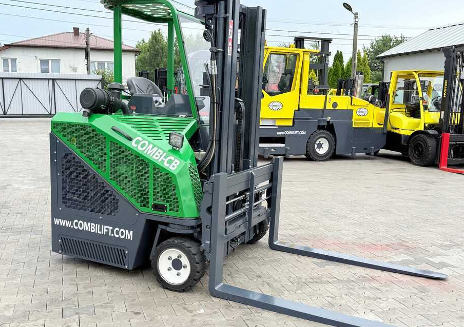 Combilift CB3000 / DIESEL / TRIPLEX 4900MM / FREE LIFT / SIDESHIFT / FORK POSITIONER / 1500MM FORKS / LIKE NEW - משאית הגעה ב-4 דרכים: תמונה 5 Combilift CB3000 / DIESEL / TRIPLEX 4900MM / FREE LIFT / SIDESHIFT / FORK POSITIONER / 1500MM FORKS / LIKE NEW - משאית הגעה ב-4 דרכים: תמונה 5