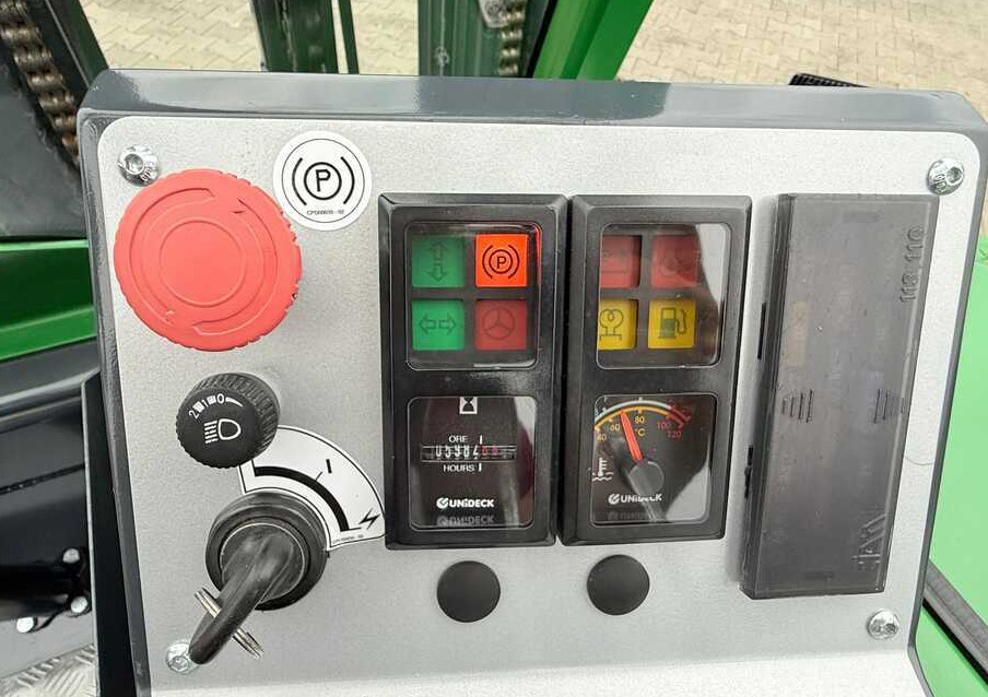הַחכָּרָה  Combilift CB3000 / DIESEL / TRIPLEX 4900MM / FREE LIFT / SIDESHIFT / FORK POSITIONER / 1500MM FORKS / LIKE NEW Combilift CB3000 / DIESEL / TRIPLEX 4900MM / FREE LIFT / SIDESHIFT / FORK POSITIONER / 1500MM FORKS / LIKE NEW: תמונה 17
