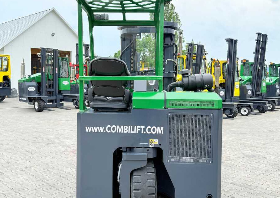 הַחכָּרָה  Combilift CB3000 / DIESEL / TRIPLEX 4900MM / FREE LIFT / SIDESHIFT / FORK POSITIONER / 1500MM FORKS / LIKE NEW Combilift CB3000 / DIESEL / TRIPLEX 4900MM / FREE LIFT / SIDESHIFT / FORK POSITIONER / 1500MM FORKS / LIKE NEW: תמונה 9