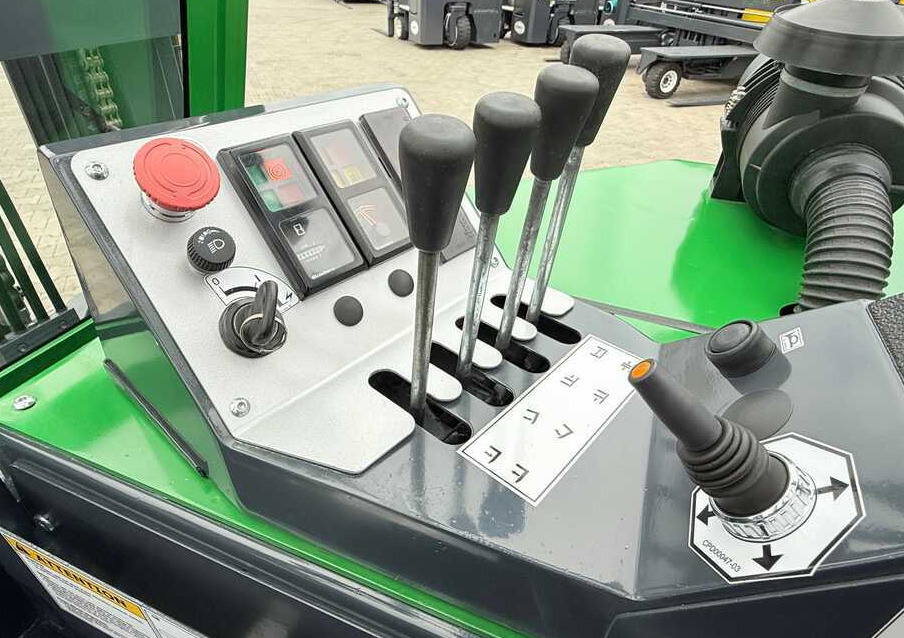 הַחכָּרָה  Combilift CB3000 / DIESEL / TRIPLEX 4900MM / FREE LIFT / SIDESHIFT / FORK POSITIONER / 1500MM FORKS / LIKE NEW Combilift CB3000 / DIESEL / TRIPLEX 4900MM / FREE LIFT / SIDESHIFT / FORK POSITIONER / 1500MM FORKS / LIKE NEW: תמונה 19
