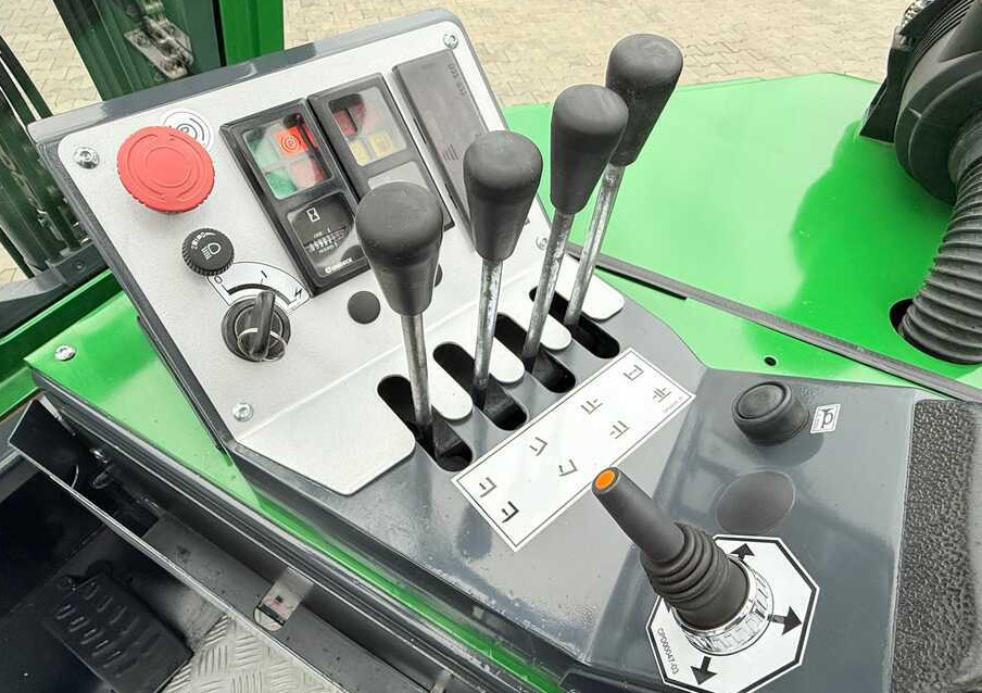 הַחכָּרָה  Combilift CB3000 / DIESEL / TRIPLEX 4900MM / FREE LIFT / SIDESHIFT / FORK POSITIONER / 1500MM FORKS / LIKE NEW Combilift CB3000 / DIESEL / TRIPLEX 4900MM / FREE LIFT / SIDESHIFT / FORK POSITIONER / 1500MM FORKS / LIKE NEW: תמונה 18