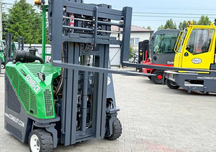 הַחכָּרָה  Combilift CB3000 / DIESEL / TRIPLEX 4900MM / FREE LIFT / SIDESHIFT / FORK POSITIONER / 1500MM FORKS / LIKE NEW Combilift CB3000 / DIESEL / TRIPLEX 4900MM / FREE LIFT / SIDESHIFT / FORK POSITIONER / 1500MM FORKS / LIKE NEW: תמונה 22
