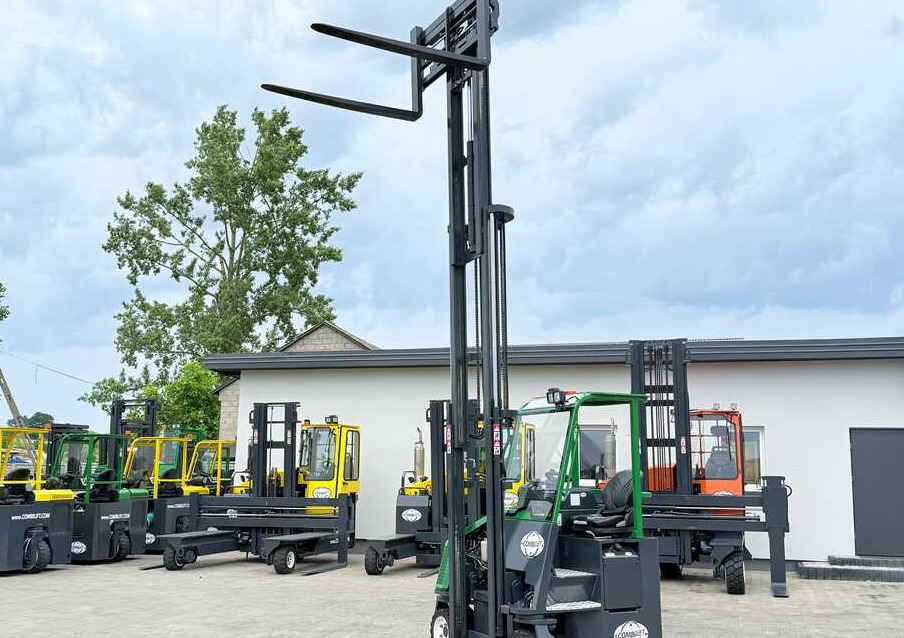 הַחכָּרָה  Combilift CB3000 / DIESEL / TRIPLEX 4900MM / FREE LIFT / SIDESHIFT / FORK POSITIONER / 1500MM FORKS / LIKE NEW Combilift CB3000 / DIESEL / TRIPLEX 4900MM / FREE LIFT / SIDESHIFT / FORK POSITIONER / 1500MM FORKS / LIKE NEW: תמונה 29