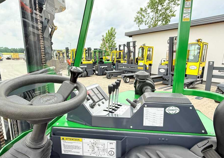 הַחכָּרָה  Combilift CB3000 / DIESEL / TRIPLEX 4900MM / FREE LIFT / SIDESHIFT / FORK POSITIONER / 1500MM FORKS / LIKE NEW Combilift CB3000 / DIESEL / TRIPLEX 4900MM / FREE LIFT / SIDESHIFT / FORK POSITIONER / 1500MM FORKS / LIKE NEW: תמונה 15