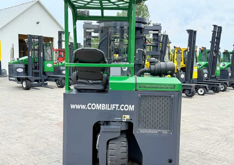 הַחכָּרָה  Combilift CB3000 / DIESEL / TRIPLEX 4900MM / FREE LIFT / SIDESHIFT / FORK POSITIONER / 1500MM FORKS / LIKE NEW Combilift CB3000 / DIESEL / TRIPLEX 4900MM / FREE LIFT / SIDESHIFT / FORK POSITIONER / 1500MM FORKS / LIKE NEW: תמונה 25