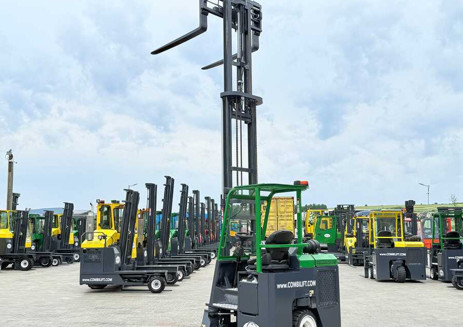 הַחכָּרָה  Combilift CB3000 / DIESEL / TRIPLEX 4900MM / FREE LIFT / SIDESHIFT / FORK POSITIONER / 1500MM FORKS / LIKE NEW Combilift CB3000 / DIESEL / TRIPLEX 4900MM / FREE LIFT / SIDESHIFT / FORK POSITIONER / 1500MM FORKS / LIKE NEW: תמונה 37