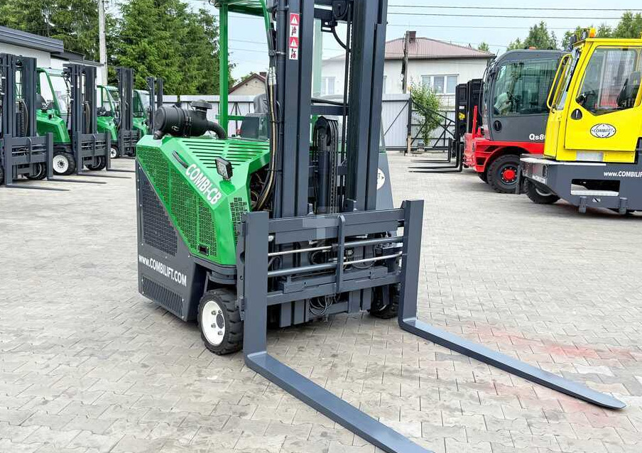 Combilift CB3000 / DIESEL / TRIPLEX 4900MM / FREE LIFT / SIDESHIFT / FORK POSITIONER / 1500MM FORKS / LIKE NEW - משאית הגעה ב-4 דרכים: תמונה 4 Combilift CB3000 / DIESEL / TRIPLEX 4900MM / FREE LIFT / SIDESHIFT / FORK POSITIONER / 1500MM FORKS / LIKE NEW - משאית הגעה ב-4 דרכים: תמונה 4