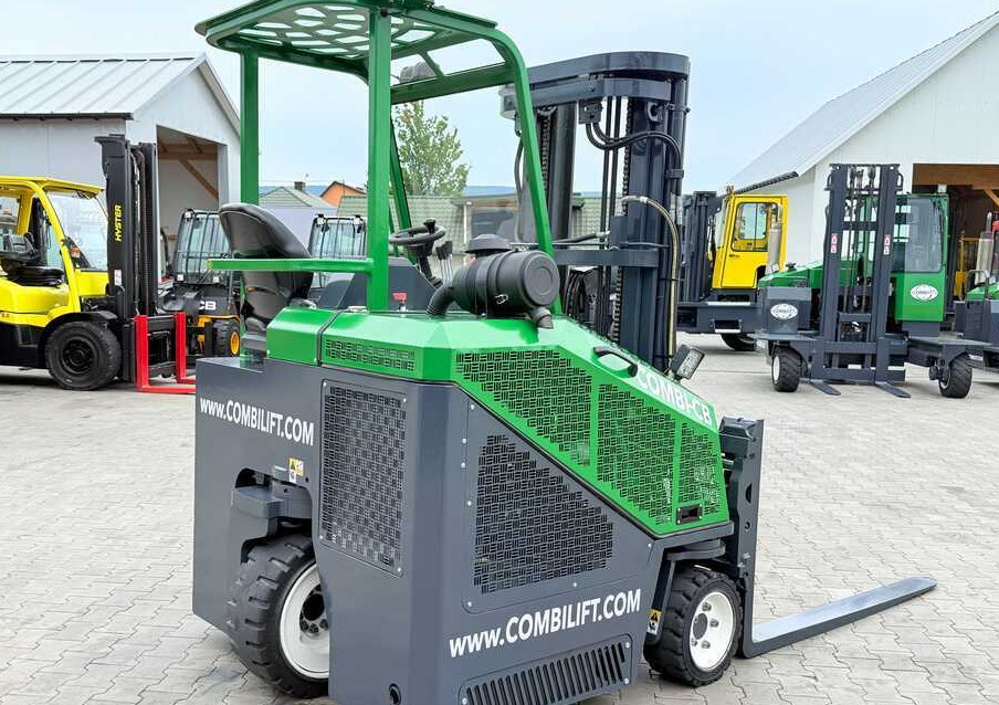 הַחכָּרָה  Combilift CB3000 / DIESEL / TRIPLEX 4900MM / FREE LIFT / SIDESHIFT / FORK POSITIONER / 1500MM FORKS / LIKE NEW Combilift CB3000 / DIESEL / TRIPLEX 4900MM / FREE LIFT / SIDESHIFT / FORK POSITIONER / 1500MM FORKS / LIKE NEW: תמונה 7