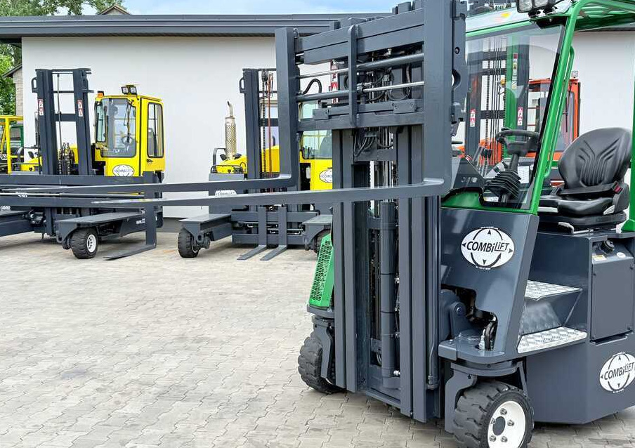 הַחכָּרָה  Combilift CB3000 / DIESEL / TRIPLEX 4900MM / FREE LIFT / SIDESHIFT / FORK POSITIONER / 1500MM FORKS / LIKE NEW Combilift CB3000 / DIESEL / TRIPLEX 4900MM / FREE LIFT / SIDESHIFT / FORK POSITIONER / 1500MM FORKS / LIKE NEW: תמונה 28