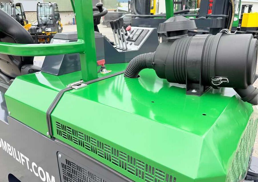 הַחכָּרָה  Combilift CB3000 / DIESEL / TRIPLEX 4900MM / FREE LIFT / SIDESHIFT / FORK POSITIONER / 1500MM FORKS / LIKE NEW Combilift CB3000 / DIESEL / TRIPLEX 4900MM / FREE LIFT / SIDESHIFT / FORK POSITIONER / 1500MM FORKS / LIKE NEW: תמונה 38