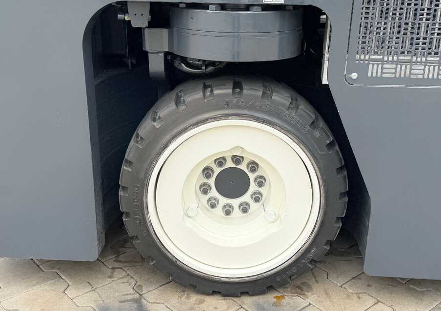 הַחכָּרָה  Combilift CB3000 / DIESEL / TRIPLEX 4900MM / FREE LIFT / SIDESHIFT / FORK POSITIONER / 1500MM FORKS / LIKE NEW Combilift CB3000 / DIESEL / TRIPLEX 4900MM / FREE LIFT / SIDESHIFT / FORK POSITIONER / 1500MM FORKS / LIKE NEW: תמונה 36
