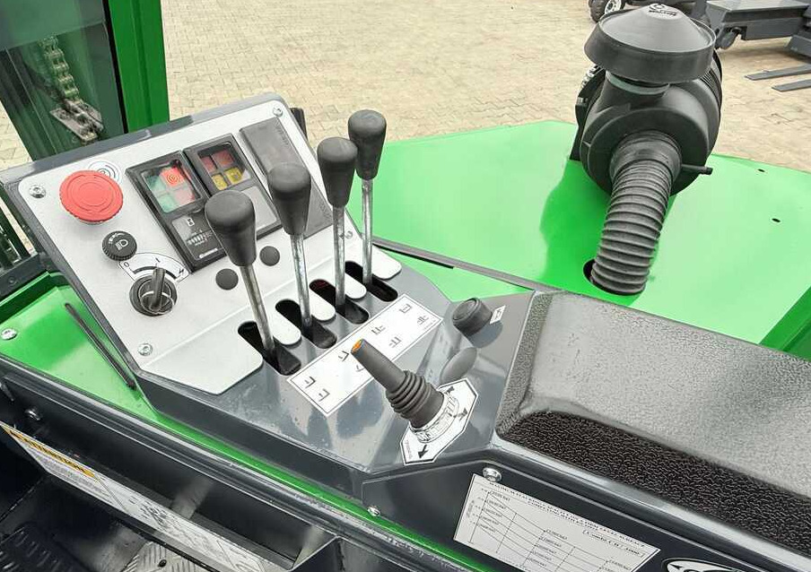 הַחכָּרָה  Combilift CB3000 / DIESEL / TRIPLEX 4900MM / FREE LIFT / SIDESHIFT / FORK POSITIONER / 1500MM FORKS / LIKE NEW Combilift CB3000 / DIESEL / TRIPLEX 4900MM / FREE LIFT / SIDESHIFT / FORK POSITIONER / 1500MM FORKS / LIKE NEW: תמונה 16