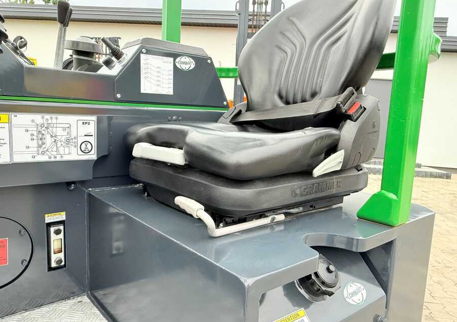 הַחכָּרָה  Combilift CB3000 / DIESEL / TRIPLEX 4900MM / FREE LIFT / SIDESHIFT / FORK POSITIONER / 1500MM FORKS / LIKE NEW Combilift CB3000 / DIESEL / TRIPLEX 4900MM / FREE LIFT / SIDESHIFT / FORK POSITIONER / 1500MM FORKS / LIKE NEW: תמונה 13