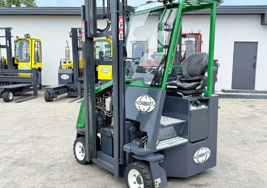 הַחכָּרָה  Combilift CB3000 / DIESEL / TRIPLEX 4900MM / FREE LIFT / SIDESHIFT / FORK POSITIONER / 1500MM FORKS / LIKE NEW Combilift CB3000 / DIESEL / TRIPLEX 4900MM / FREE LIFT / SIDESHIFT / FORK POSITIONER / 1500MM FORKS / LIKE NEW: תמונה 30
