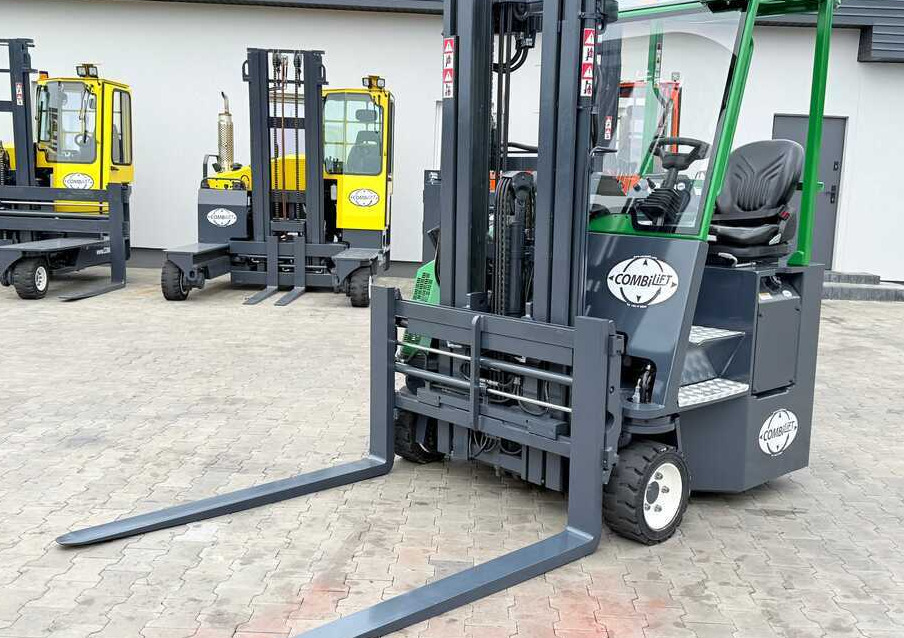 Combilift CB3000 / DIESEL / TRIPLEX 4900MM / FREE LIFT / SIDESHIFT / FORK POSITIONER / 1500MM FORKS / LIKE NEW - משאית הגעה ב-4 דרכים: תמונה 2 Combilift CB3000 / DIESEL / TRIPLEX 4900MM / FREE LIFT / SIDESHIFT / FORK POSITIONER / 1500MM FORKS / LIKE NEW - משאית הגעה ב-4 דרכים: תמונה 2
