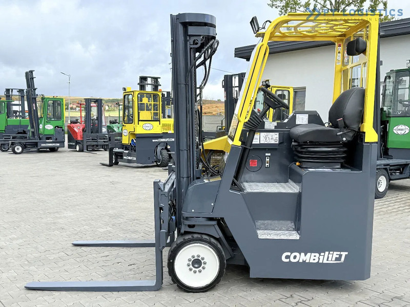 Combilift CB4000 / GAS / TRIPLEX 5200MM / FREE LIFT / FORK POSITIONER / SIDE SHIFT / EXCELLENT CONDITION / Wide range of four-way and side - משאית הגעה ב-4 דרכים: תמונה 2 Combilift CB4000 / GAS / TRIPLEX 5200MM / FREE LIFT / FORK POSITIONER / SIDE SHIFT / EXCELLENT CONDITION / Wide range of four-way and side - משאית הגעה ב-4 דרכים: תמונה 2