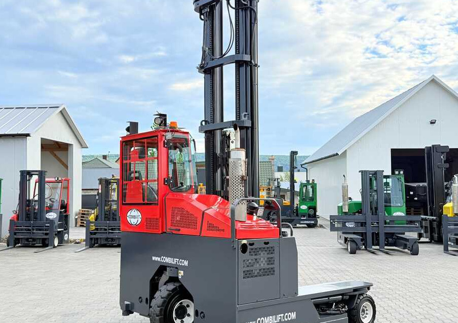 Combilift COMBILIFT C4000 – TRIPLEX 9300 mm – Year 2017 – GAS – FREE LIFT – FORK SIDE SHIFT – CONDITION 5/5 - משאית הגעה ב-4 דרכים: תמונה 4 Combilift COMBILIFT C4000 – TRIPLEX 9300 mm – Year 2017 – GAS – FREE LIFT – FORK SIDE SHIFT – CONDITION 5/5 - משאית הגעה ב-4 דרכים: תמונה 4