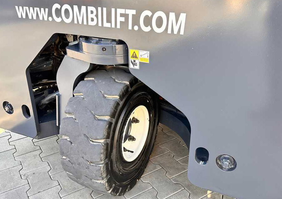 משאית הגעה ב-4 דרכים Combilift COMBILIFT C4000 – TRIPLEX 9300 mm – Year 2017 – GAS – FREE LIFT – FORK SIDE SHIFT – CONDITION 5/5: תמונה 8