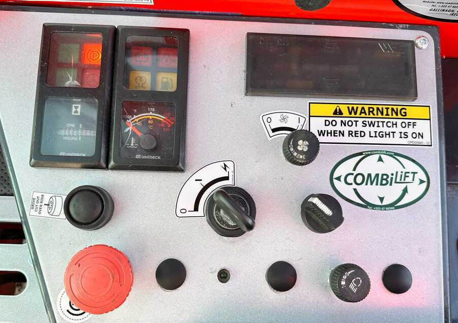משאית הגעה ב-4 דרכים Combilift COMBILIFT C4000 – TRIPLEX 9300 mm – Year 2017 – GAS – FREE LIFT – FORK SIDE SHIFT – CONDITION 5/5: תמונה 18