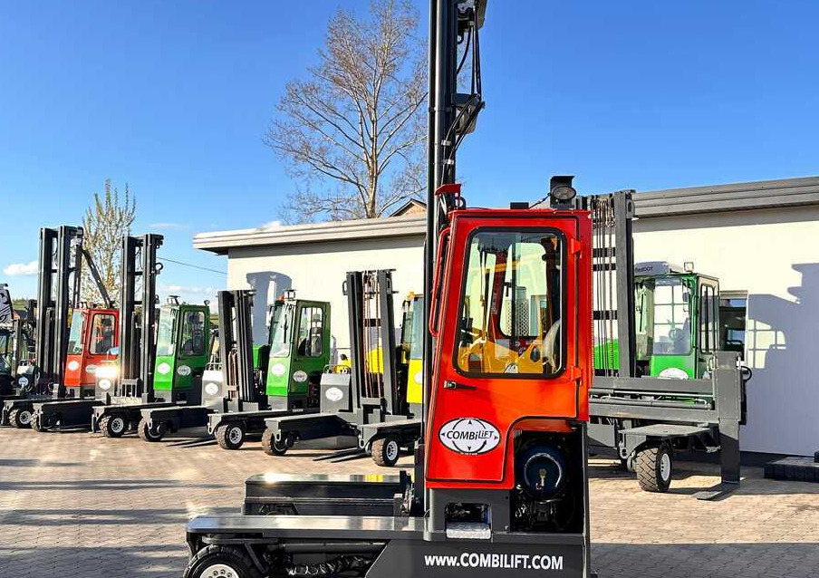 Combilift COMBILIFT C4000 – TRIPLEX 9300 mm – Year 2017 – GAS – FREE LIFT – FORK SIDE SHIFT – CONDITION 5/5 - משאית הגעה ב-4 דרכים: תמונה 4 Combilift COMBILIFT C4000 – TRIPLEX 9300 mm – Year 2017 – GAS – FREE LIFT – FORK SIDE SHIFT – CONDITION 5/5 - משאית הגעה ב-4 דרכים: תמונה 4