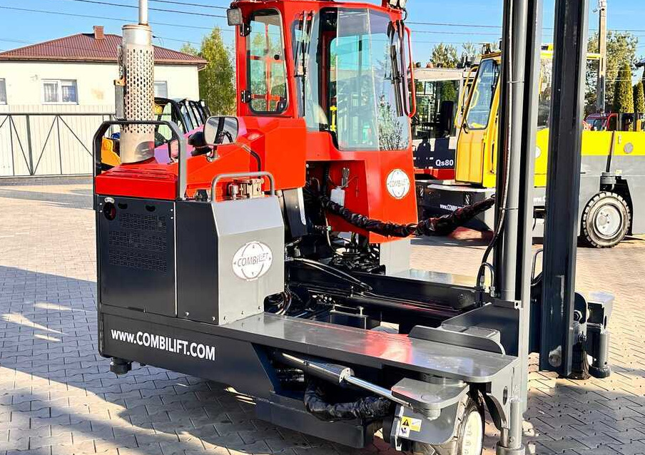 משאית הגעה ב-4 דרכים Combilift COMBILIFT C4000 – TRIPLEX 9300 mm – Year 2017 – GAS – FREE LIFT – FORK SIDE SHIFT – CONDITION 5/5: תמונה 32