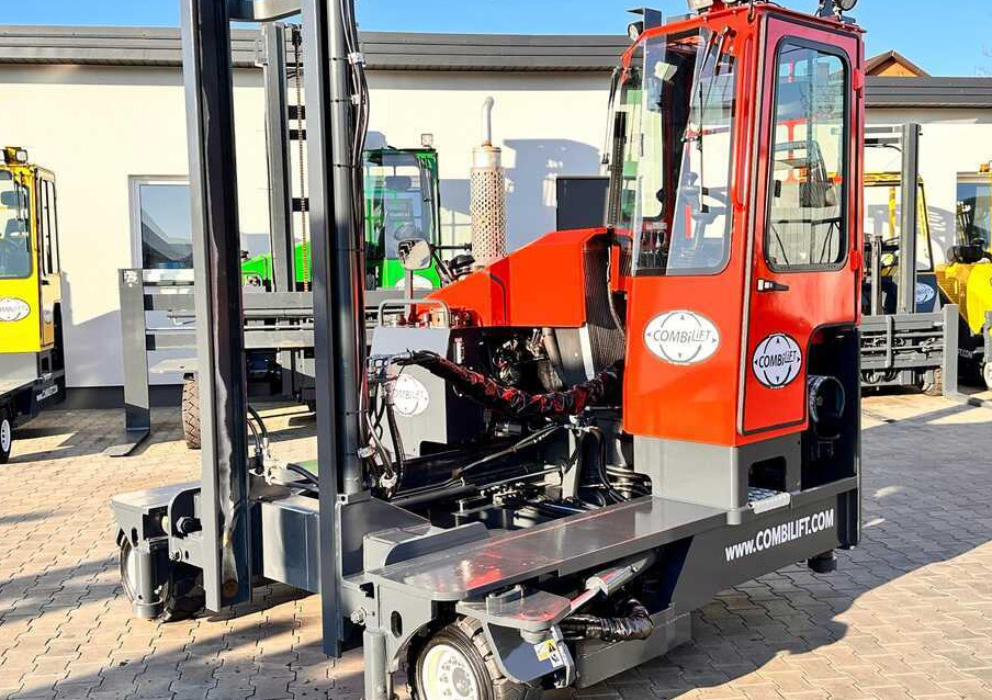 משאית הגעה ב-4 דרכים Combilift COMBILIFT C4000 – TRIPLEX 9300 mm – Year 2017 – GAS – FREE LIFT – FORK SIDE SHIFT – CONDITION 5/5: תמונה 29