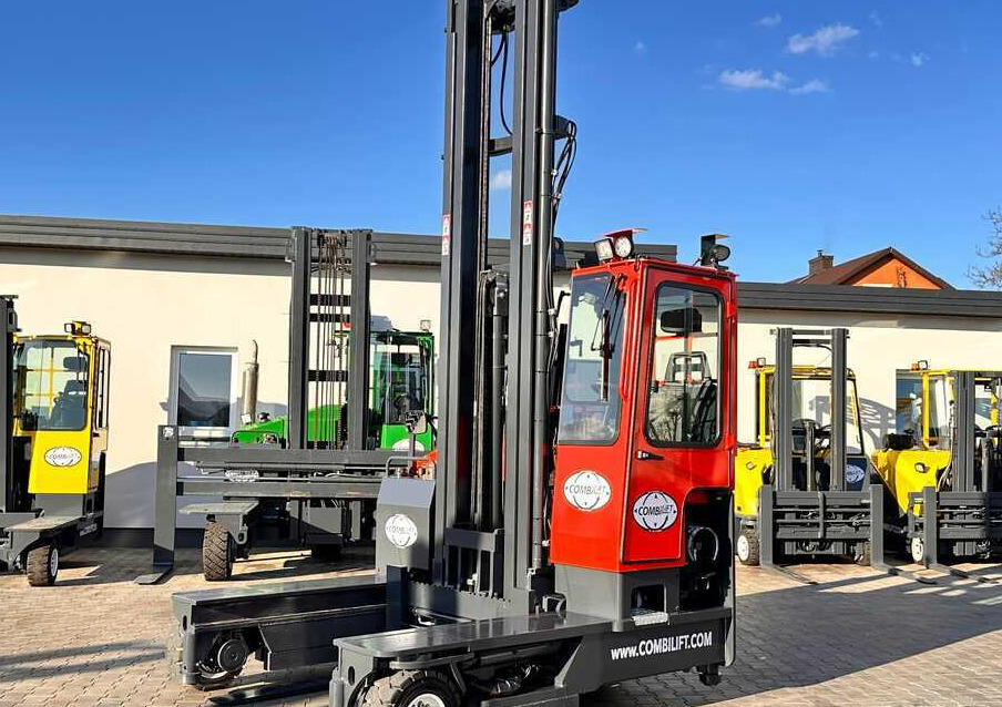 Combilift COMBILIFT C4000 – TRIPLEX 9300 mm – Year 2017 – GAS – FREE LIFT – FORK SIDE SHIFT – CONDITION 5/5 - משאית הגעה ב-4 דרכים: תמונה 2 Combilift COMBILIFT C4000 – TRIPLEX 9300 mm – Year 2017 – GAS – FREE LIFT – FORK SIDE SHIFT – CONDITION 5/5 - משאית הגעה ב-4 דרכים: תמונה 2