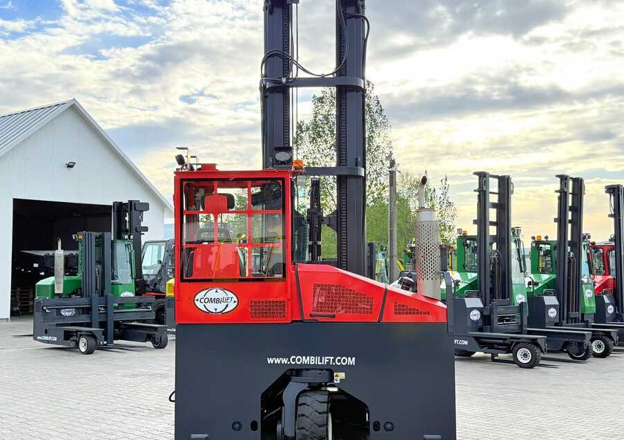 Combilift COMBILIFT C4000 – TRIPLEX 9300 mm – Year 2017 – GAS – FREE LIFT – FORK SIDE SHIFT – CONDITION 5/5 - משאית הגעה ב-4 דרכים: תמונה 5 Combilift COMBILIFT C4000 – TRIPLEX 9300 mm – Year 2017 – GAS – FREE LIFT – FORK SIDE SHIFT – CONDITION 5/5 - משאית הגעה ב-4 דרכים: תמונה 5