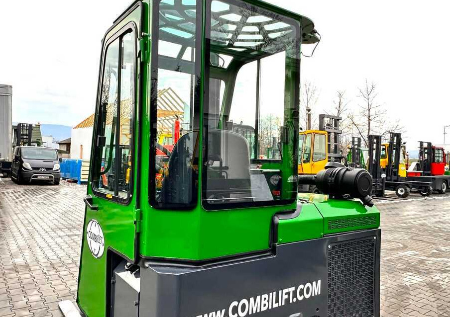 Combilift Combilift C3000CB - DUPLEX 4000mm - Year 2015 - / CABIN - HEATING / ONLY 6546 MTH / EXCELLENT CONDITION / LIKE NEW! - משאית הגעה ב-4 דרכים: תמונה 5 Combilift Combilift C3000CB - DUPLEX 4000mm - Year 2015 - / CABIN - HEATING / ONLY 6546 MTH / EXCELLENT CONDITION / LIKE NEW! - משאית הגעה ב-4 דרכים: תמונה 5