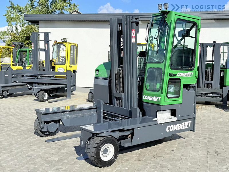 Combilift FOUR-WAY / MULTI-DIRECTIONAL FORKLIFT C4500 / DIESEL / TRIPLEX 4900MM / ONLY 4160 WORKING HOURS / FORK POSITIONER / FULL CABIN W - משאית הגעה ב-4 דרכים: תמונה 1 Combilift FOUR-WAY / MULTI-DIRECTIONAL FORKLIFT C4500 / DIESEL / TRIPLEX 4900MM / ONLY 4160 WORKING HOURS / FORK POSITIONER / FULL CABIN W - משאית הגעה ב-4 דרכים: תמונה 1