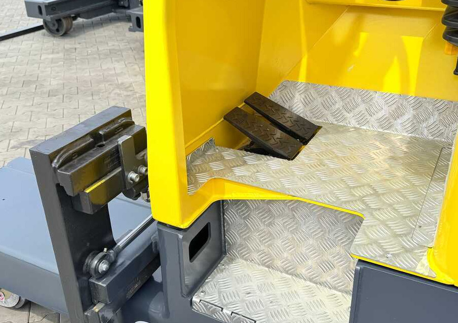 הַחכָּרָה  Combilift MR / ELECTRIC / TRIPLEX – 6000MM / FULL FREE LIFT / WIDE POSITIONER / FORK SIDESHIFT / ONLY 1400 HOURS / LIKE NEW Combilift MR / ELECTRIC / TRIPLEX – 6000MM / FULL FREE LIFT / WIDE POSITIONER / FORK SIDESHIFT / ONLY 1400 HOURS / LIKE NEW: תמונה 13