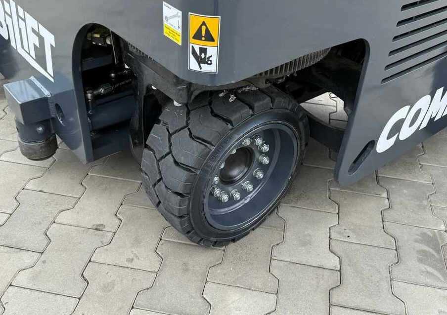 Combilift MR / ELECTRIC / TRIPLEX – 6000MM / FULL FREE LIFT / WIDE POSITIONER / FORK SIDESHIFT / ONLY 1400 HOURS / LIKE NEW - משאית הגעה ב-4 דרכים: תמונה 5 Combilift MR / ELECTRIC / TRIPLEX – 6000MM / FULL FREE LIFT / WIDE POSITIONER / FORK SIDESHIFT / ONLY 1400 HOURS / LIKE NEW - משאית הגעה ב-4 דרכים: תמונה 5