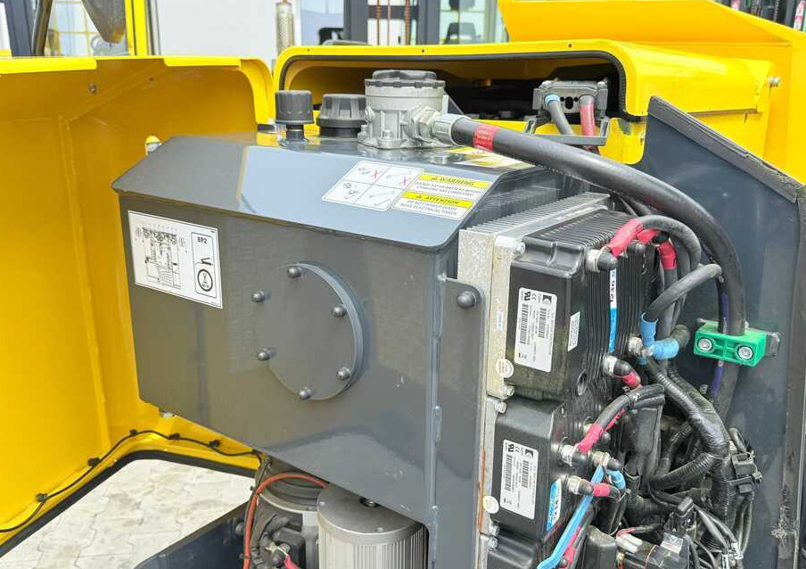 הַחכָּרָה  Combilift MR / ELECTRIC / TRIPLEX – 6000MM / FULL FREE LIFT / WIDE POSITIONER / FORK SIDESHIFT / ONLY 1400 HOURS / LIKE NEW Combilift MR / ELECTRIC / TRIPLEX – 6000MM / FULL FREE LIFT / WIDE POSITIONER / FORK SIDESHIFT / ONLY 1400 HOURS / LIKE NEW: תמונה 19