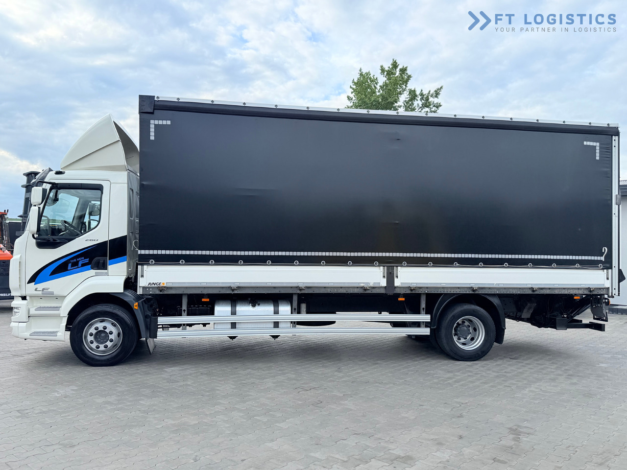 DAF LF 260 FA / AUTOMATIC / 9,255 kg PAYLOAD / 4x2 / 18 PALLETS / TAIL LIFT / SIDE BOARDS / EXCELLENT CONDITION! - משאית וילונות צד: תמונה 4 DAF LF 260 FA / AUTOMATIC / 9,255 kg PAYLOAD / 4x2 / 18 PALLETS / TAIL LIFT / SIDE BOARDS / EXCELLENT CONDITION! - משאית וילונות צד: תמונה 4