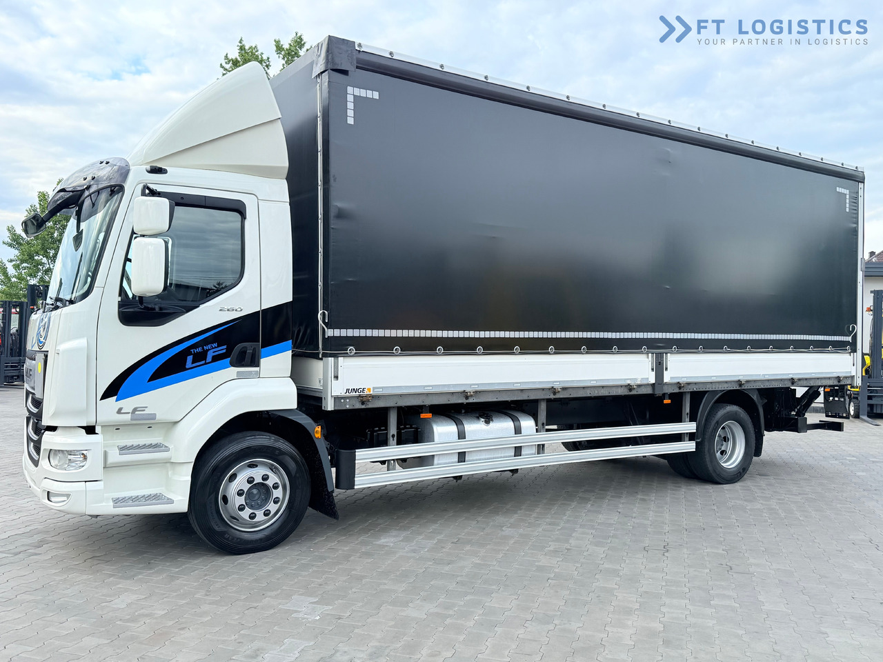 DAF LF 260 FA / AUTOMATIC / 9,255 kg PAYLOAD / 4x2 / 18 PALLETS / TAIL LIFT / SIDE BOARDS / EXCELLENT CONDITION! - משאית וילונות צד: תמונה 3 DAF LF 260 FA / AUTOMATIC / 9,255 kg PAYLOAD / 4x2 / 18 PALLETS / TAIL LIFT / SIDE BOARDS / EXCELLENT CONDITION! - משאית וילונות צד: תמונה 3