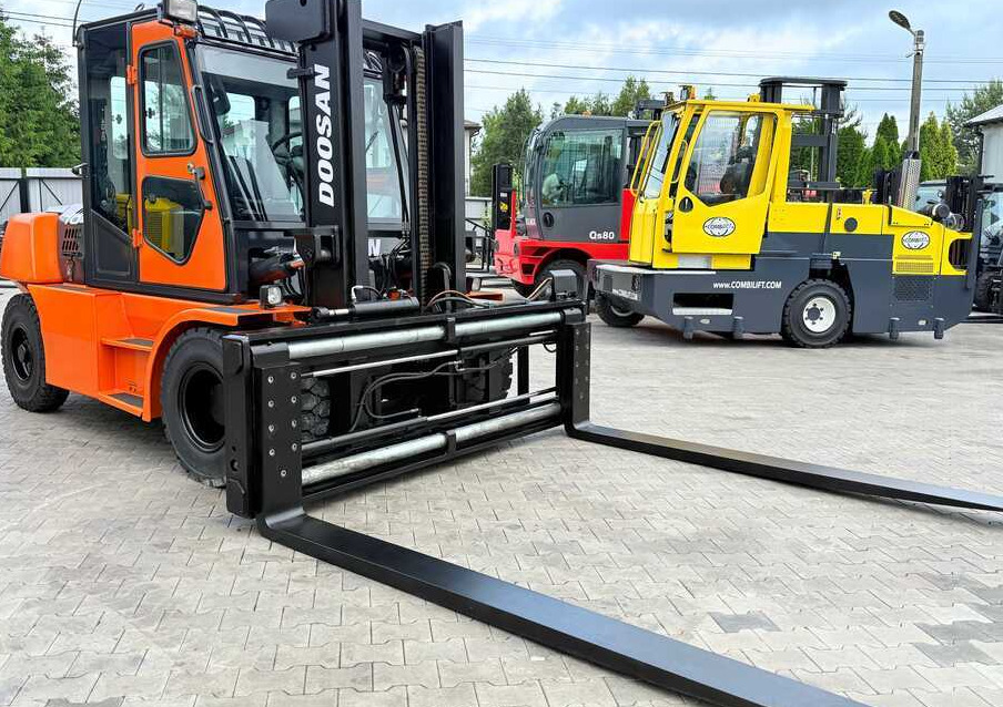 Doosan DOOSAN / DUPLEX 3000MM / SIDE SHIFT / FORK POSITIONER / 2500MM FORKS / 7000KG / CABIN / LIKE NEW - מלגזת סולר: תמונה 3 Doosan DOOSAN / DUPLEX 3000MM / SIDE SHIFT / FORK POSITIONER / 2500MM FORKS / 7000KG / CABIN / LIKE NEW - מלגזת סולר: תמונה 3