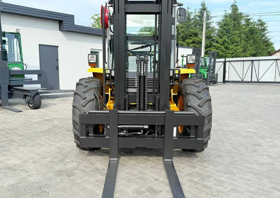 JCB 940 / DIESEL / TRIPLEX 4500MM / FORK POSITIONER / FORK SIDESHIFT / 4T / NEW TYRES / LIKE NEW - מלגזת שטח קשה: תמונה 4 JCB 940 / DIESEL / TRIPLEX 4500MM / FORK POSITIONER / FORK SIDESHIFT / 4T / NEW TYRES / LIKE NEW - מלגזת שטח קשה: תמונה 4