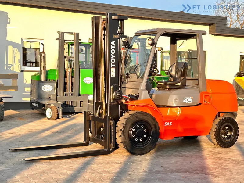 Toyota 42-4FD40 / DIESEL / 4500KG / DUPLEX / FORKS 1400MM / WELL-MAINTAINED 42-4FD40 / DIESEL / 4500KG / DUPLEX / FORKS 1400MM / WELL-M - מלגזת סולר: תמונה 3 Toyota 42-4FD40 / DIESEL / 4500KG / DUPLEX / FORKS 1400MM / WELL-MAINTAINED 42-4FD40 / DIESEL / 4500KG / DUPLEX / FORKS 1400MM / WELL-M - מלגזת סולר: תמונה 3
